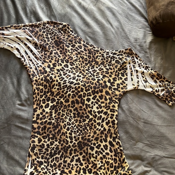 Bear shoulder leopard print top - Picture 5 of 5